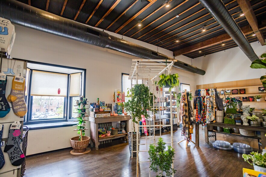 More Photos Of 10 Plaza Sq, Orange Storefront Retail Office For Lease