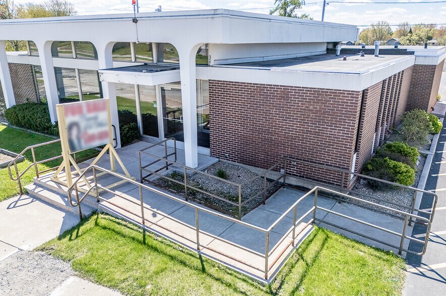 More Photos Of 132 E Main St, Hortonville Bank For Sale