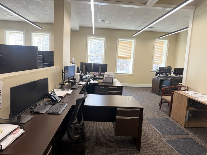 More Photos Of 516 N Tryon St, Charlotte Office For Sale