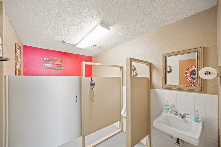 More Photos Of 3711 W Orem Dr, Houston Religious Facility For Sale