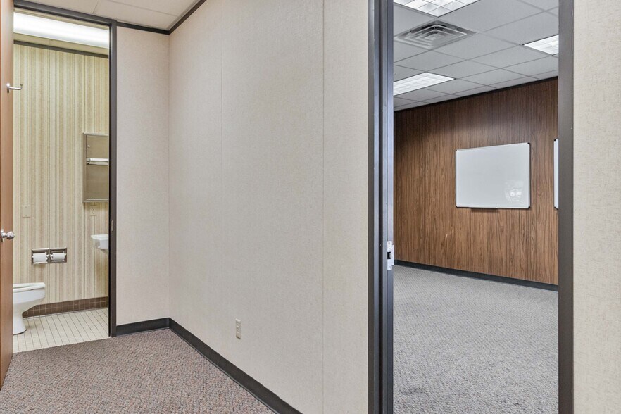 More Photos Of 429 Jefferson St, Kerrville Light Manufacturing For Lease