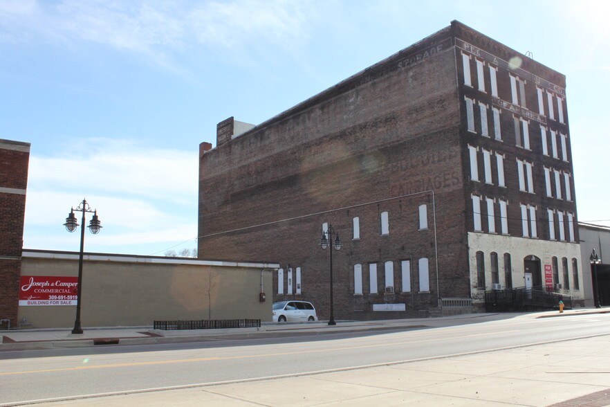 More Photos Of 840 SW Washington St, Peoria Warehouse For Sale