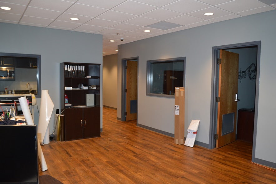 More Photos Of 3657 Old Getwell Rd, Memphis Warehouse For Sale