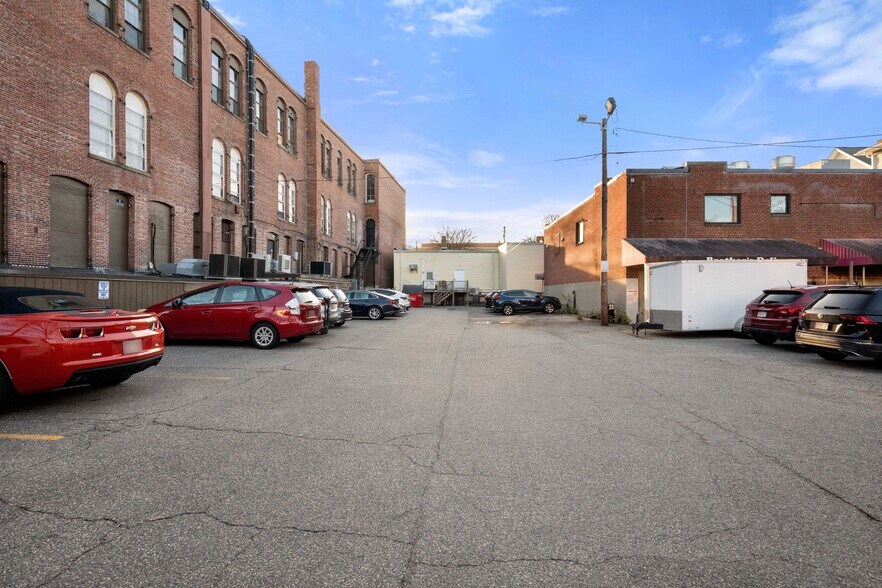 More Photos Of 402-406 Main St, Wakefield Restaurant For Lease