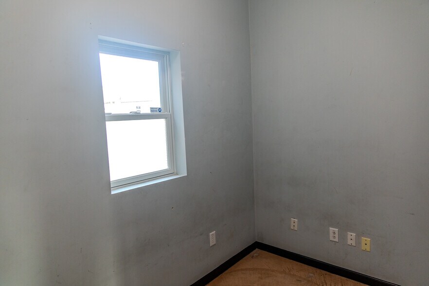 More Photos Of 1402 Bear St, Madison Specialty For Sale