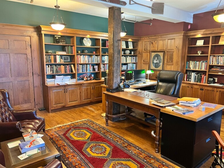 More Photos Of 381 New Rd, Brandon Freestanding For Lease