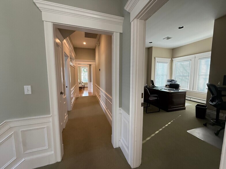 More Photos Of 336 South St, Hyannis Office For Sale
