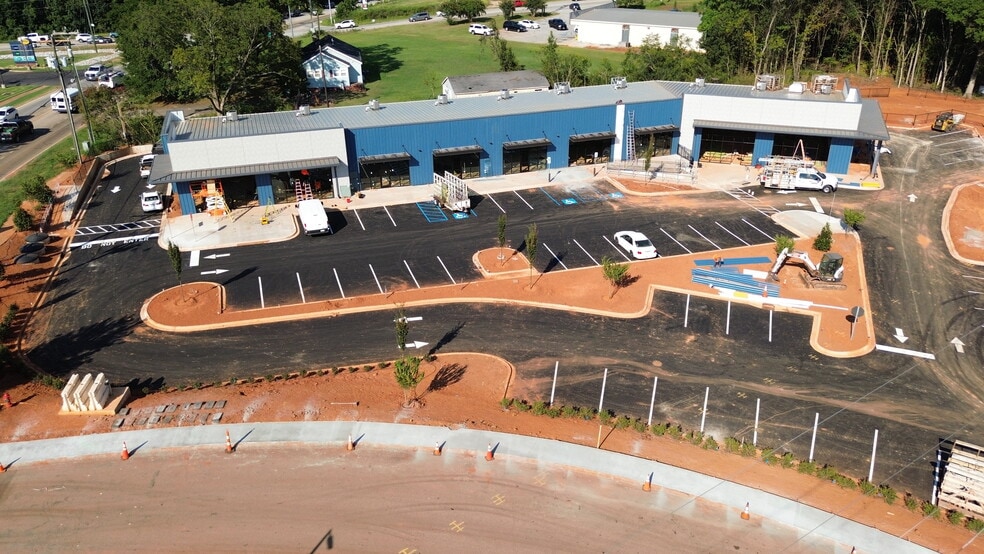 More Photos Of 5 Moorlyn Ln, Greer Storefront For Lease