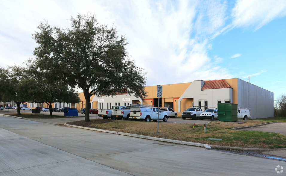 Primary Photo Of 2425 McIver Ln, Carrollton Warehouse For Lease