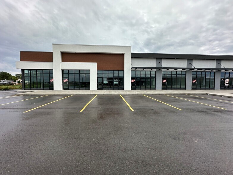 More Photos Of 205 Lucas Ave, Winnipeg Showroom For Lease