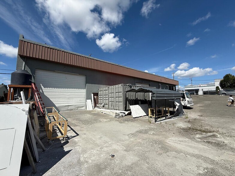 More Photos Of 5602-5608 S Adams St, Tacoma Showroom For Sale