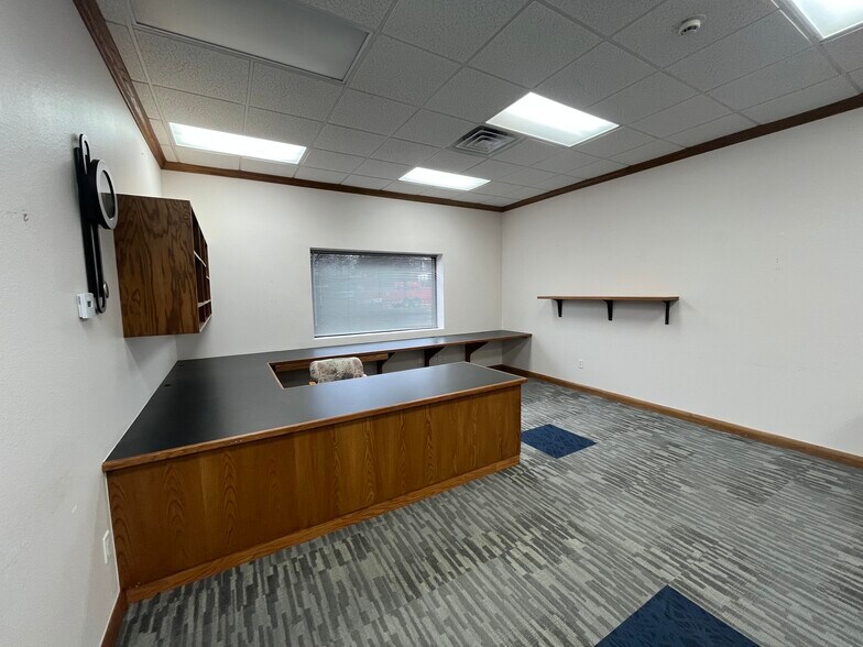 More Photos Of 10858 FM 346 W, Flint Office For Sale
