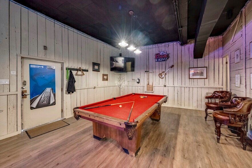 More Photos Of 422 Fryes Ln, Danville Sports And Entertainment For Sale