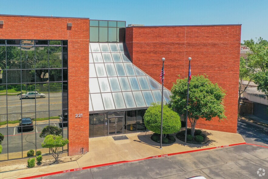 More Photos Of 221 Bedford Rd, Bedford Office For Lease