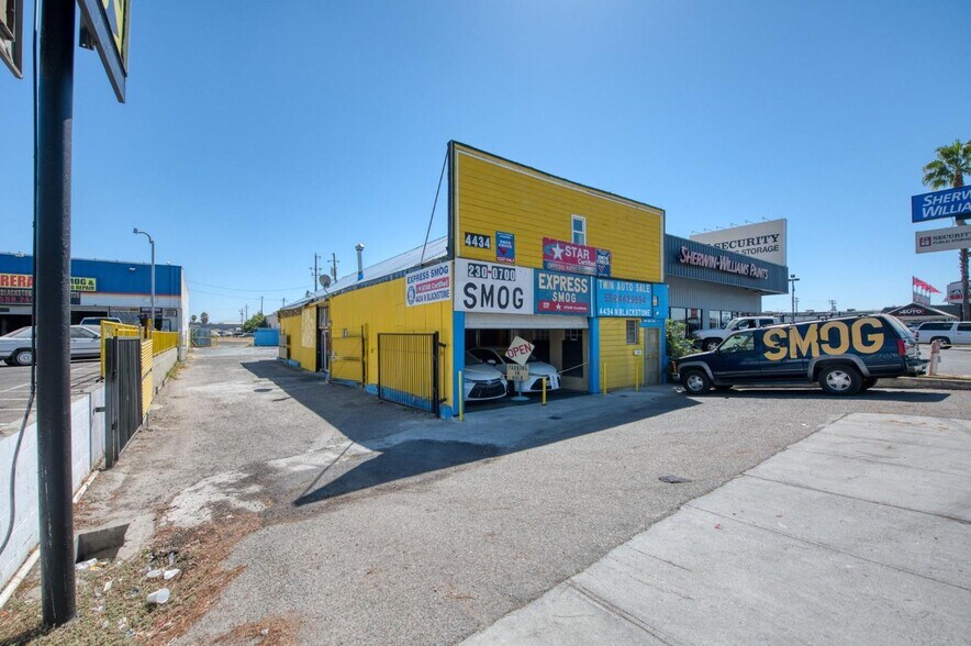 More Photos Of 4434 N Blackstone Ave, Fresno General Retail For Sale