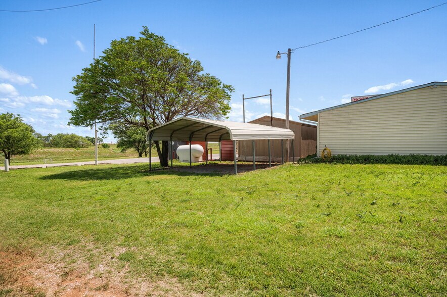 More Photos Of 10277 N 2130 Rd, Foss Convenience Store For Sale