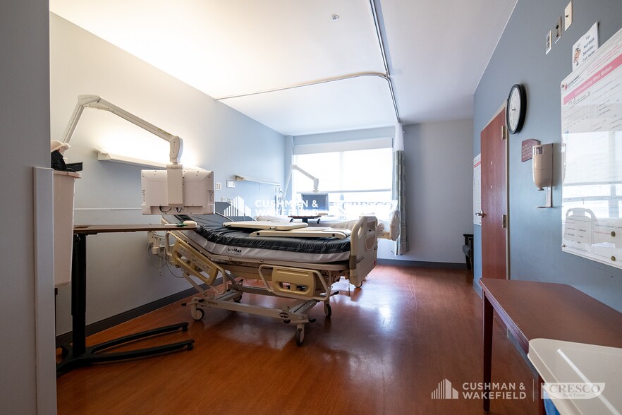More Photos Of 27100 Chardon Rd, Cleveland Hospital For Sale