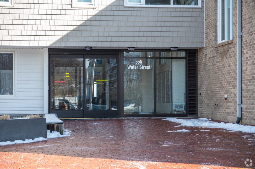 More Photos Of 225 Water St, Plymouth Medical For Lease
