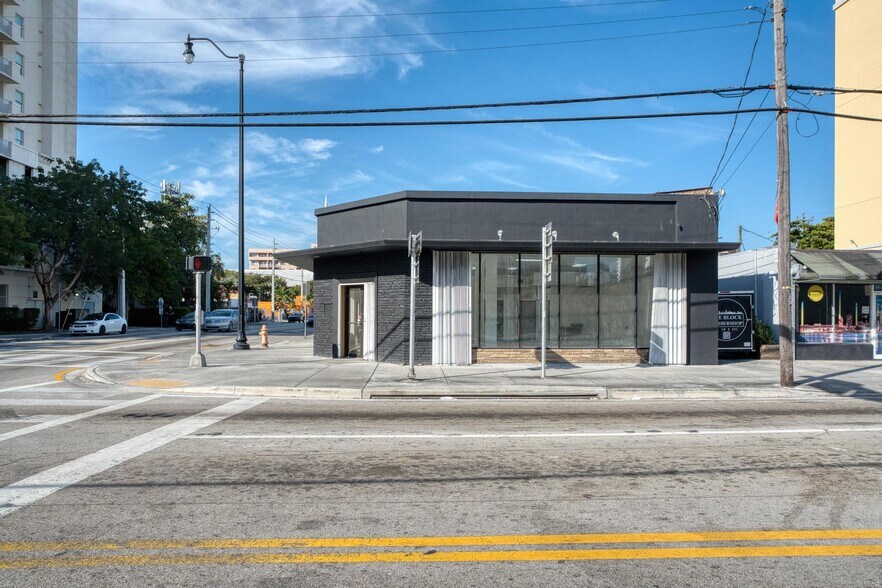 More Photos Of 801 SW 1st St, Miami Freestanding For Sale