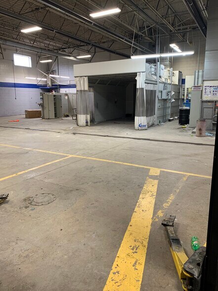 More Photos Of 4440 Salem Ave, Dayton Auto Repair For Sale