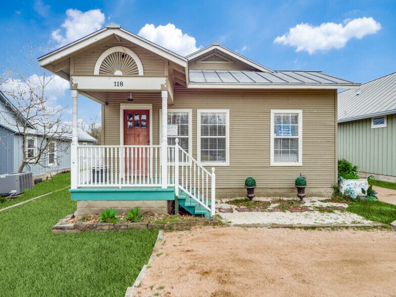 More Photos Of 118 N Plant Ave, Boerne Medical For Lease