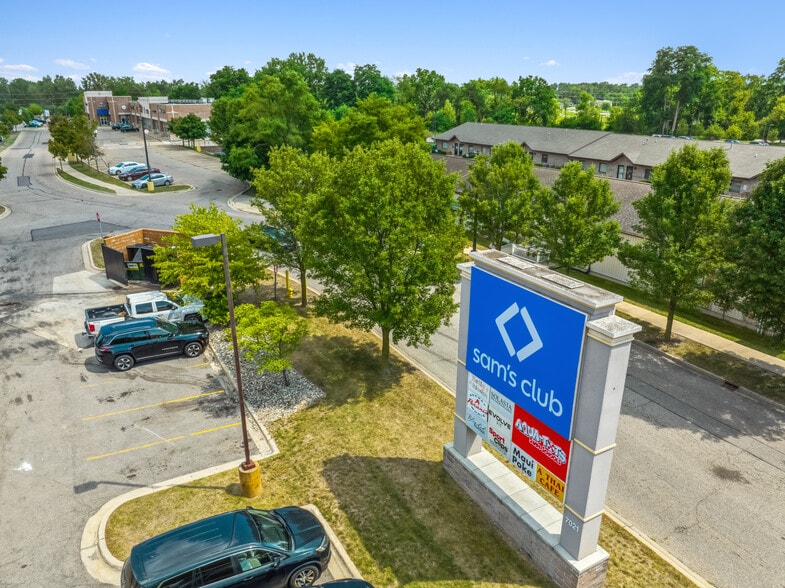 More Photos Of 7067 S Westnedge Ave, Portage Freestanding For Sale