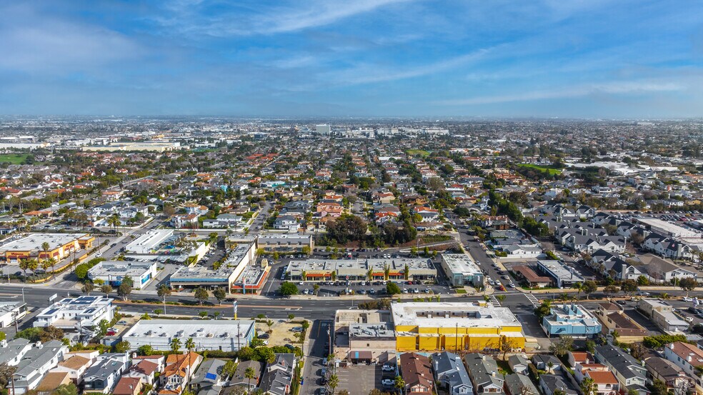 More Photos Of 2000-2008 N Sepulveda Blvd, Manhattan Beach Freestanding For Lease