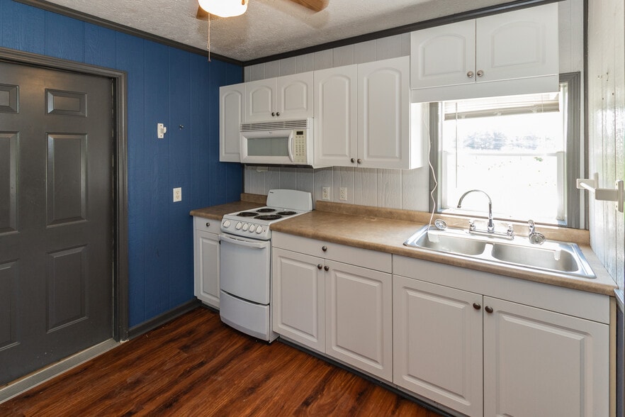 More Photos Of 288 W Brookville Rd, Fountaintown Office For Lease