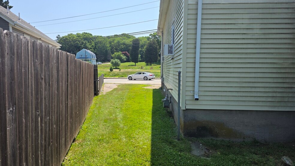 More Photos Of 741 Main Rd & 2 Haskins Rd, Tiverton Storefront Retail Residential For Sale