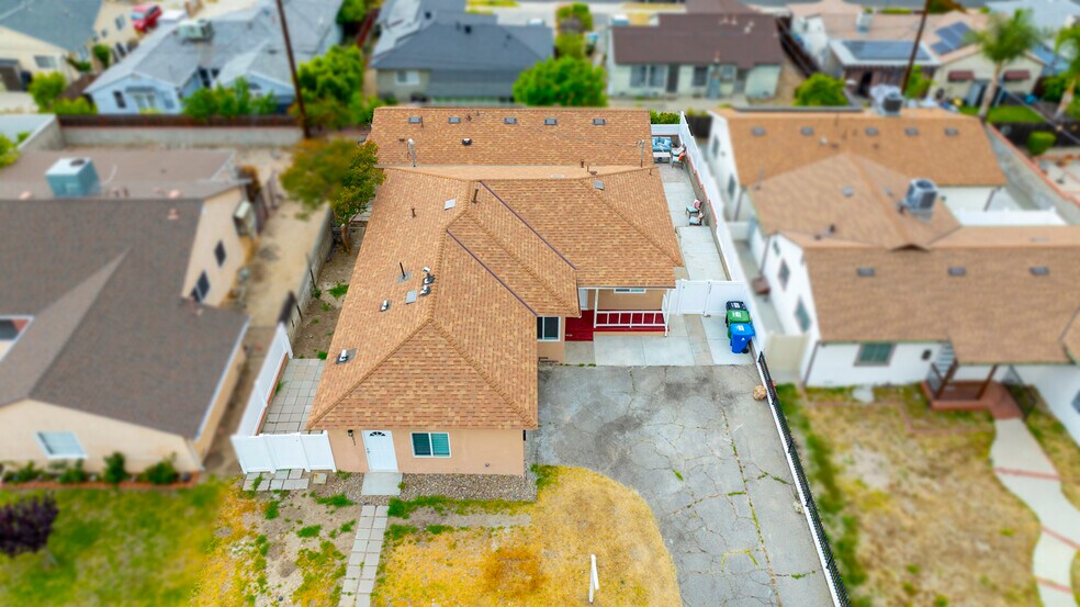 More Photos Of 10935 Nassau Ave, Sunland Multifamily For Sale