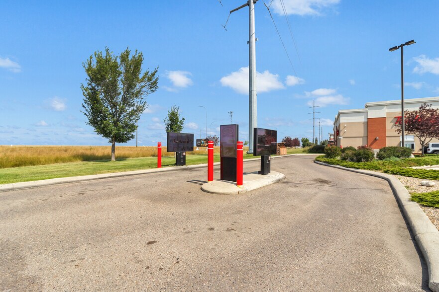 More Photos Of 2350 Division Av NW, Medicine Hat Unknown For Lease