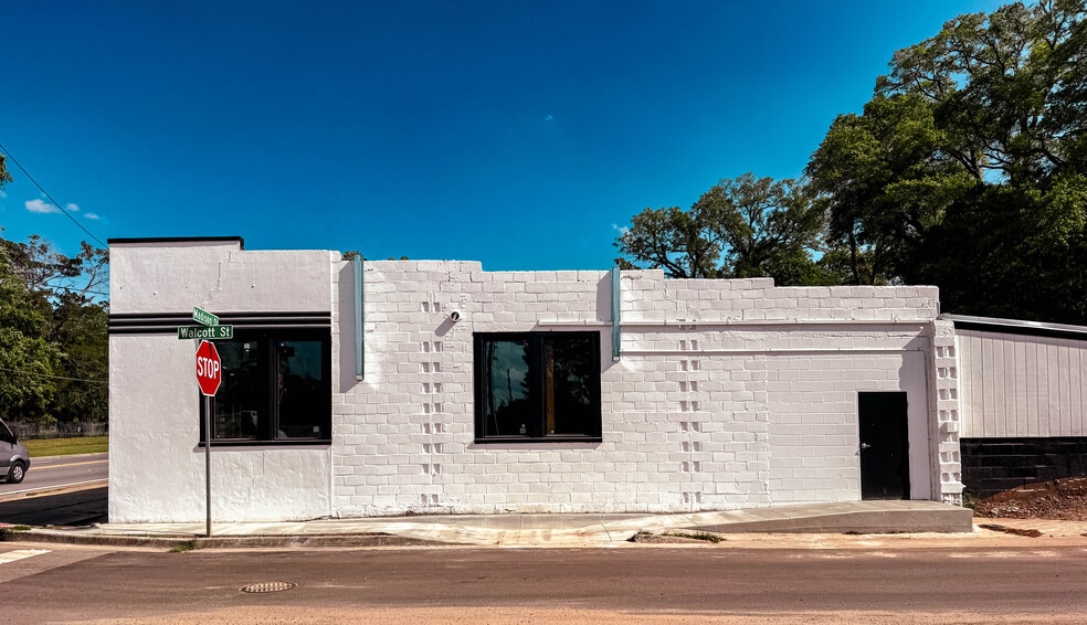 More Photos Of 827 N Madison St, Thomasville Freestanding For Sale