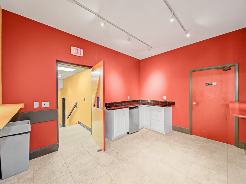 More Photos Of 2424 Lacy Ln, Carrollton Showroom For Sale