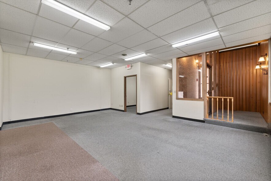 More Photos Of 1075 National Pky, Mansfield Office For Sale