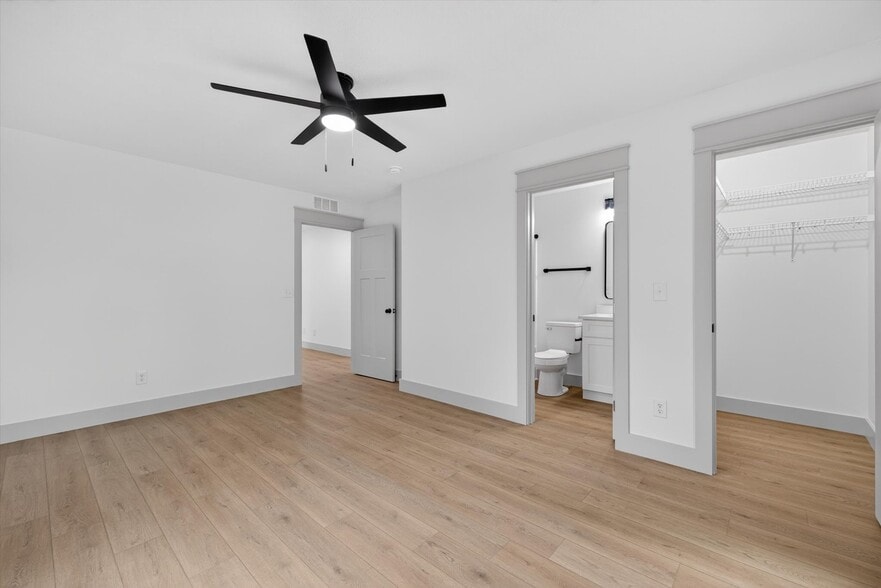 More Photos Of 326 N Jefferson St, Bloomington Apartments For Sale