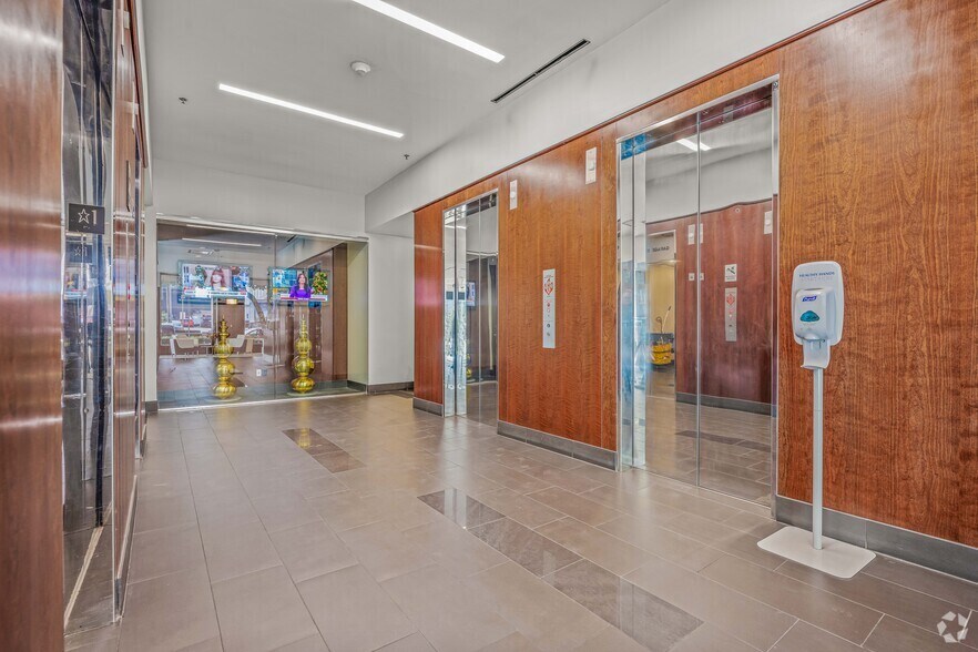 More Photos Of 3102 Maple Ave, Dallas Office For Lease