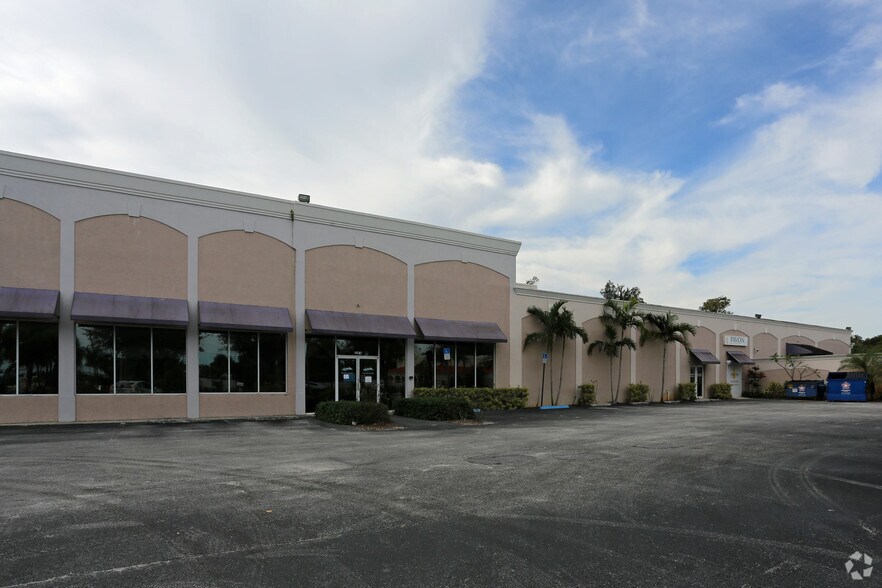 More Photos Of 1195 S Congress Ave, West Palm Beach Showroom For Lease