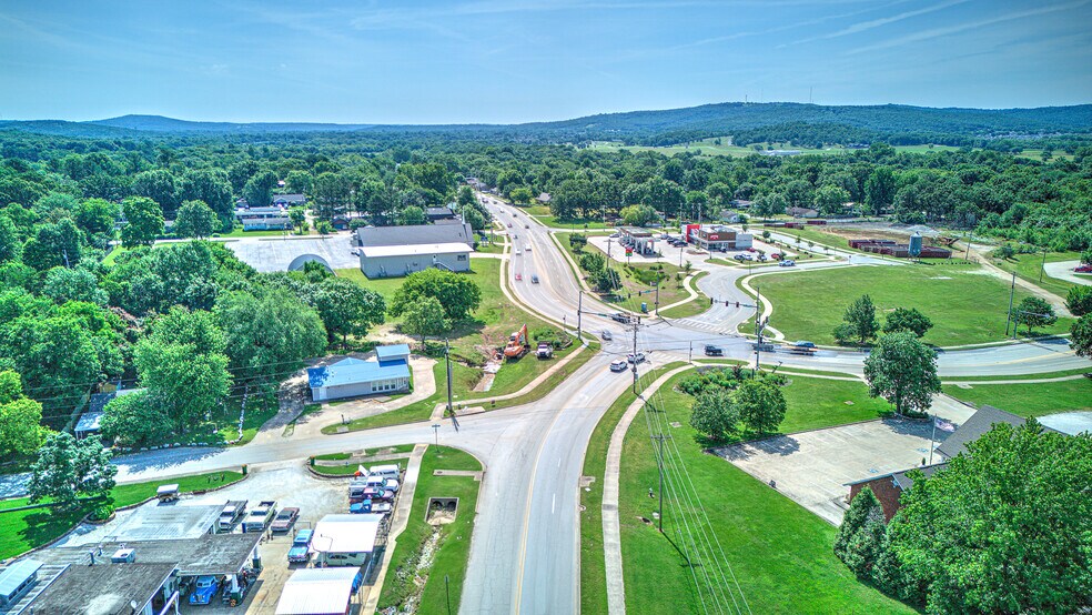 More Photos Of 778 S Happy Hollow Rd, Fayetteville Freestanding For Sale