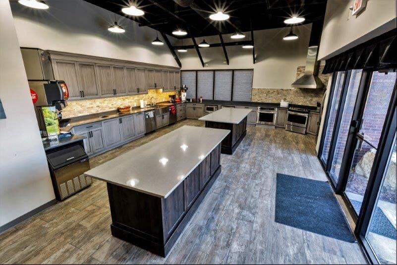 More Photos Of 1370 Mendota Heights Rd, Mendota Heights Office For Sale