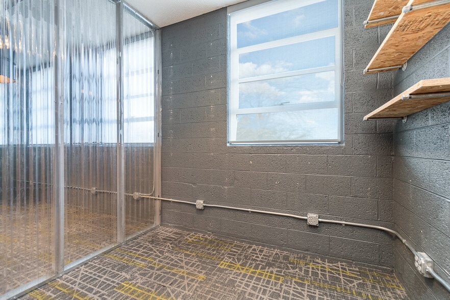 More Photos Of 334 S Water St, Saginaw Office For Sale