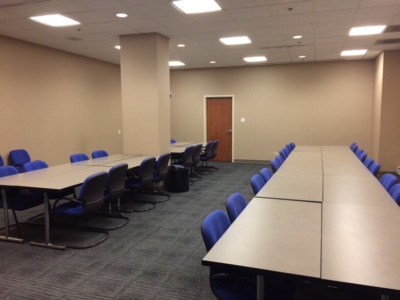 More Photos Of 701 Lee St, Des Plaines Office For Lease