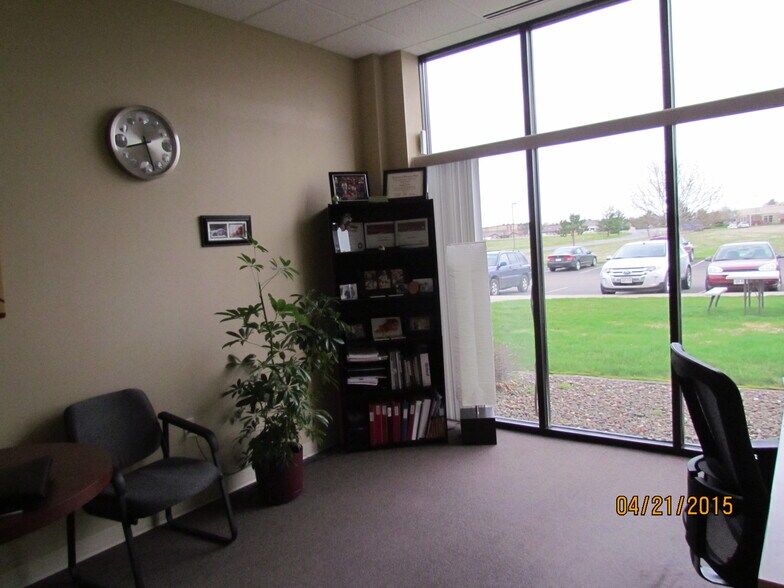 More Photos Of 408 Red Cedar St, Menomonie Showroom For Lease