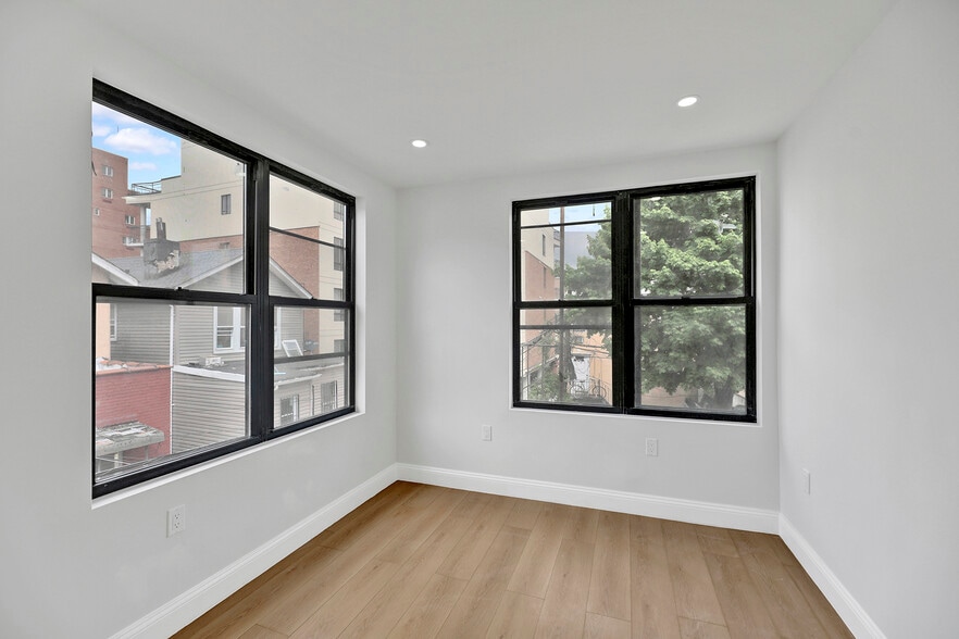 More Photos Of 3013 Brighton 5th St, Brooklyn Apartments For Sale