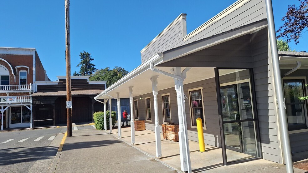 Primary Photo Of 430 N Main St, Brownsville Post Office For Sale