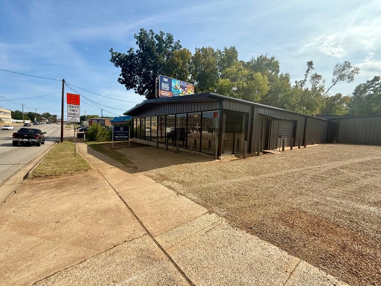 More Photos Of 1622 W Front St, Tyler Industrial For Sale