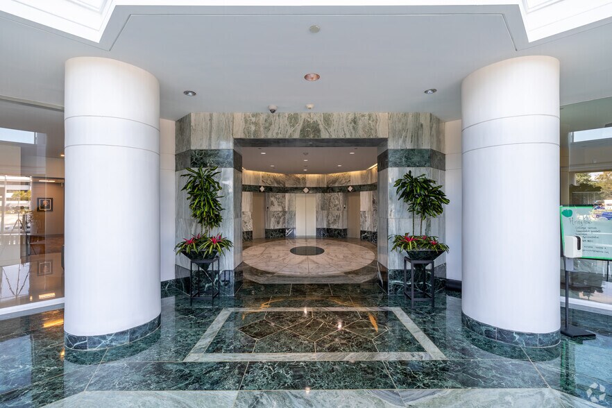 More Photos Of 500 W Cypress Creek Rd, Fort Lauderdale Office For Lease