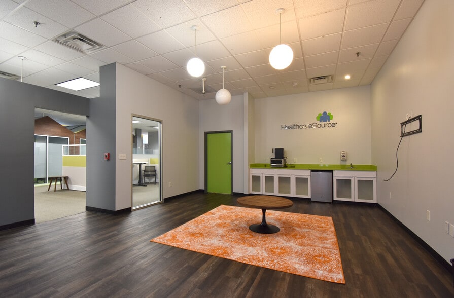 More Photos Of 100 Tradecenter Dr, Woburn Medical For Lease