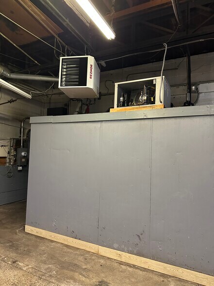 More Photos Of 126 W 7 Mile Rd, Detroit Storefront For Sale
