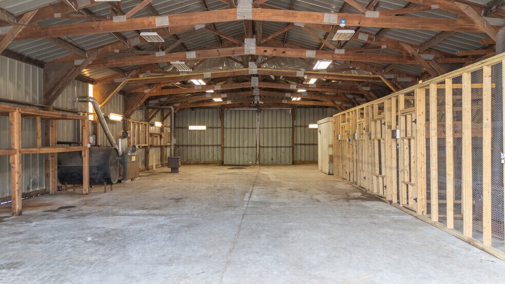 More Photos Of 130 Day St, Seymour Warehouse For Lease