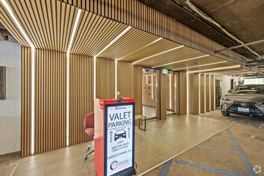 More Photos Of 22801 Ventura Blvd, Woodland Hills Office For Lease